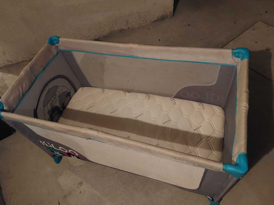 Продавам детска кошарка с матрак Пиер Карден