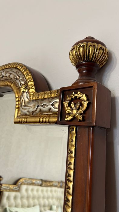 Комод с подвесным зеркалом