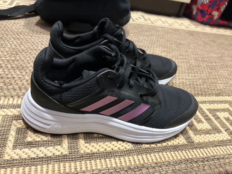 Продавам обувки Адидас!