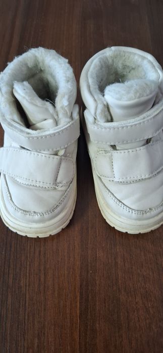 Продам детскую обувь