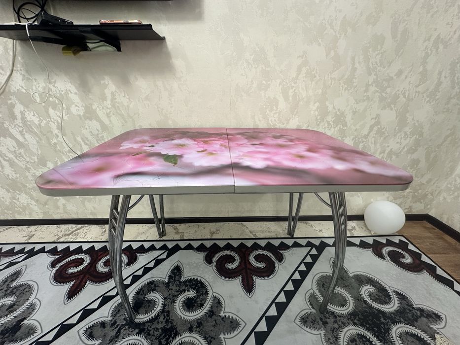 Стол кухонный. Стол