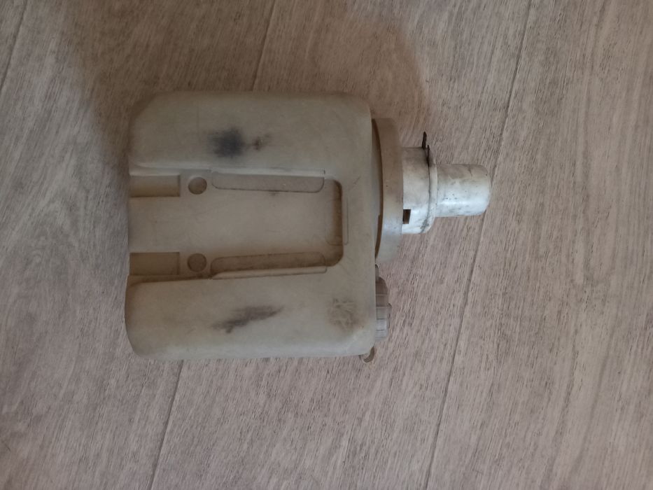 Бочок омывайки с мотор