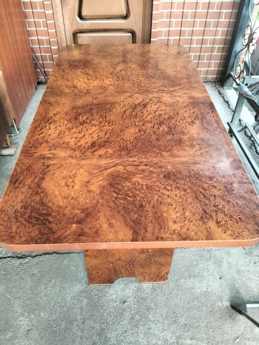 Стол обеденный отличном состоянии