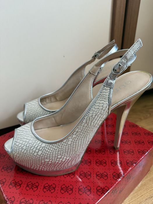 Продам босоножки Guess