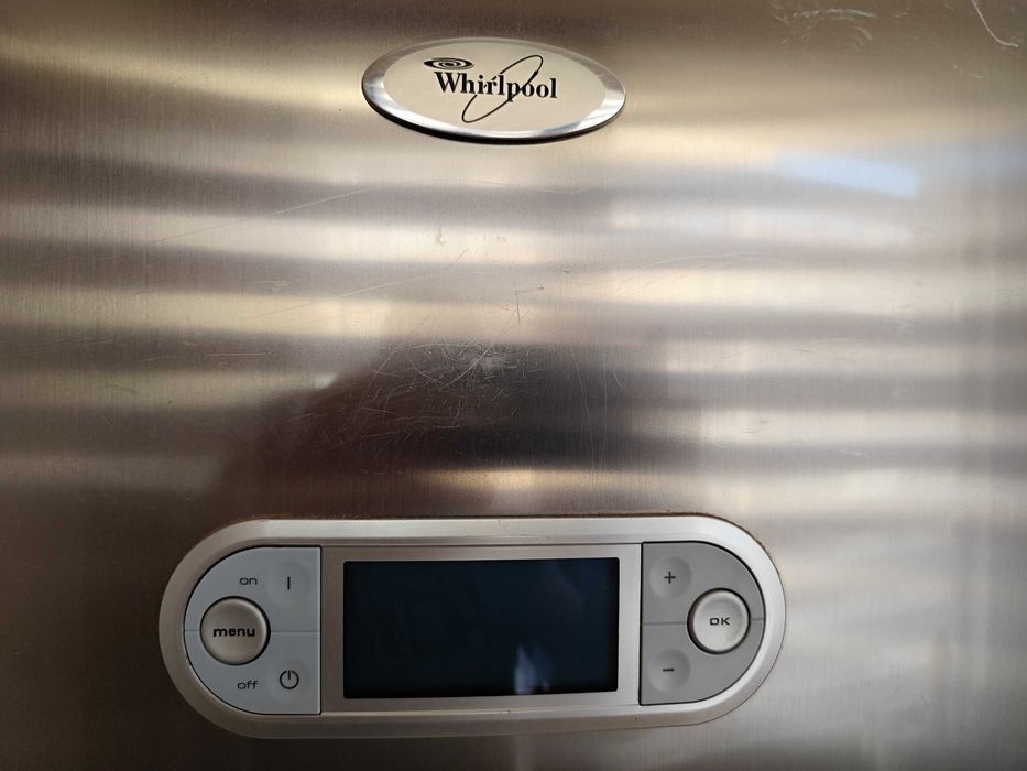 Голям хладилник Whirpool с проблем