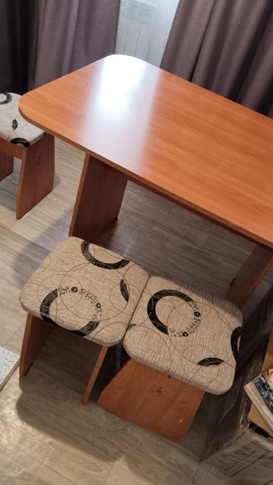 Продам стол в отличном  состоянии