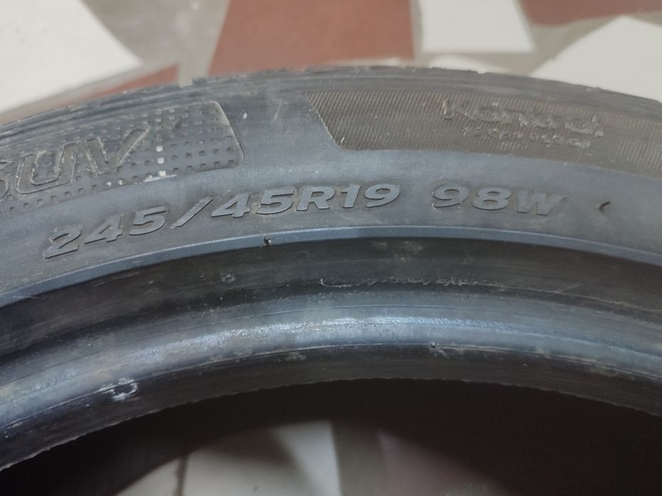 Продам шину 245/45/19
