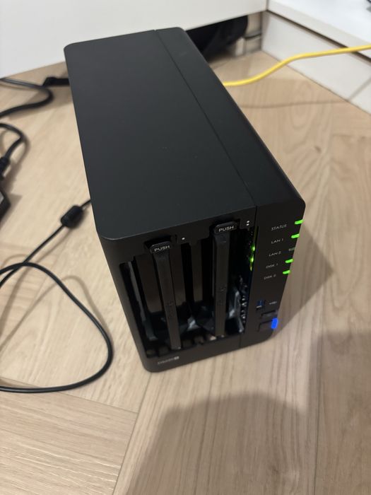 Synology DS220+ (без дисков)
