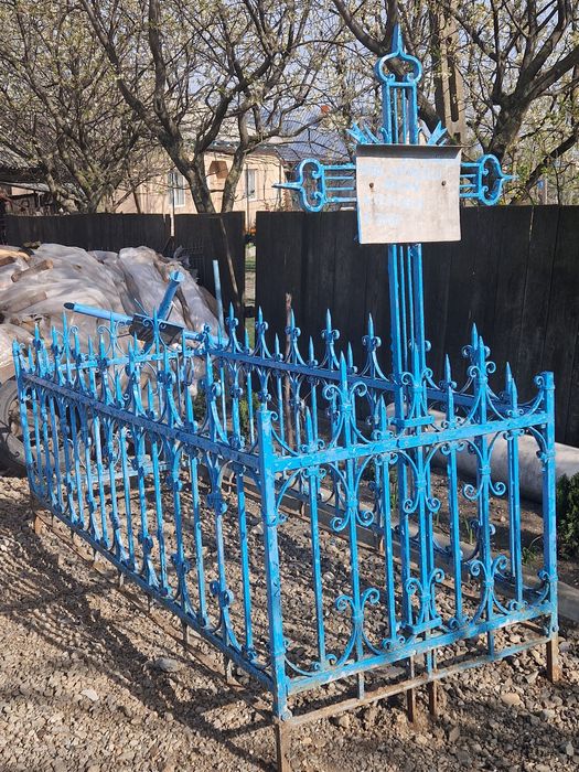 Vând gărduț mormânt