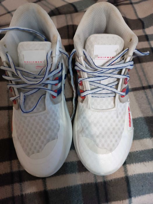 Спортивная обувь.