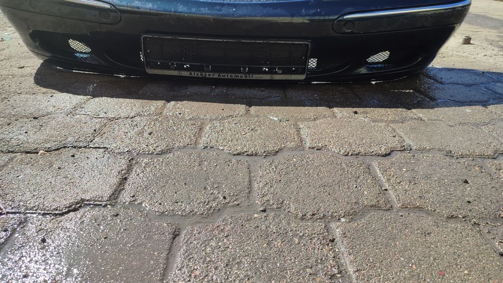 Передний бампер на Мерседес 220