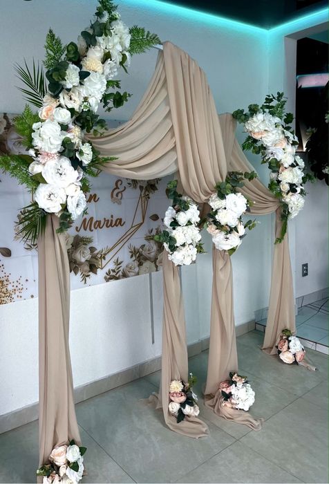 Inchiriez arcada de flori+momtare
