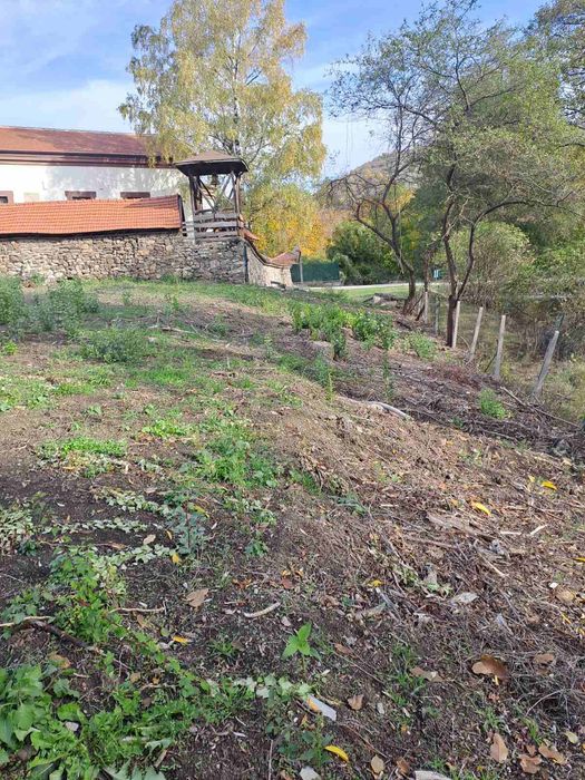 Продавам парцел  УПИ с електричество и вода