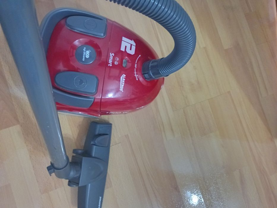 Vând aspirator Albatros