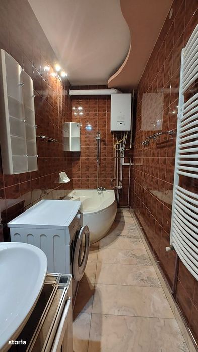 De vanzare/inchiriere apartamentin vila,zona liceul Decebal