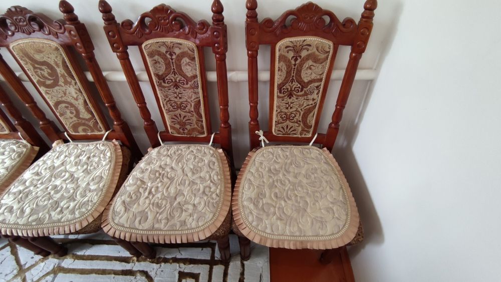 Стол со стульями