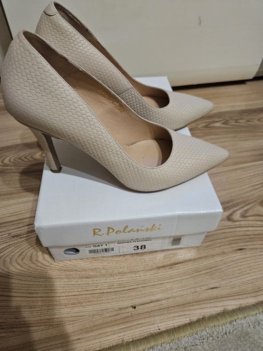 Елегантни обувки, естествета кожа с ток размер 38