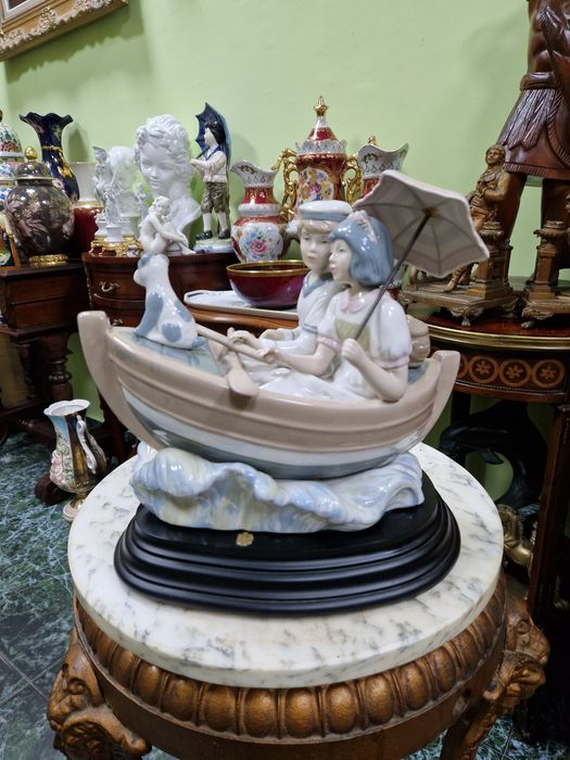 Страхотна голяма антикварна испанска порцеланова фигура композиция