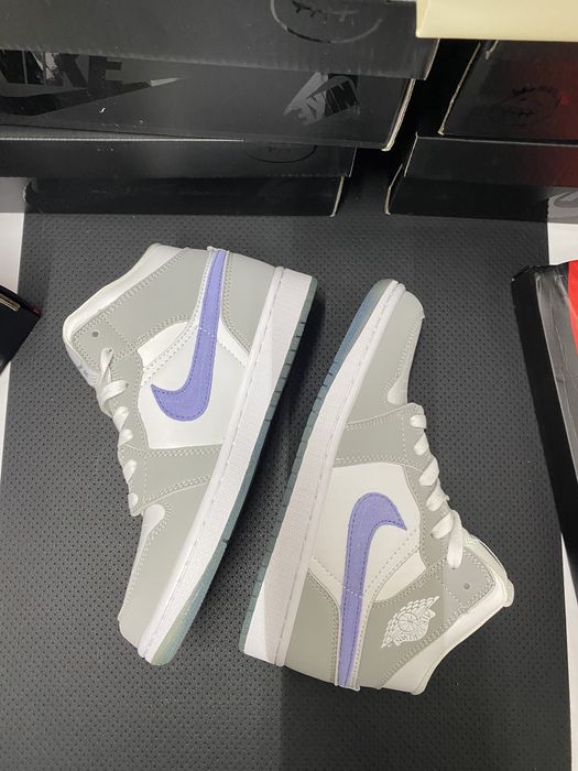 Jordan 1 Retro Mid Wolf Grey Aluminum BQ6472-105