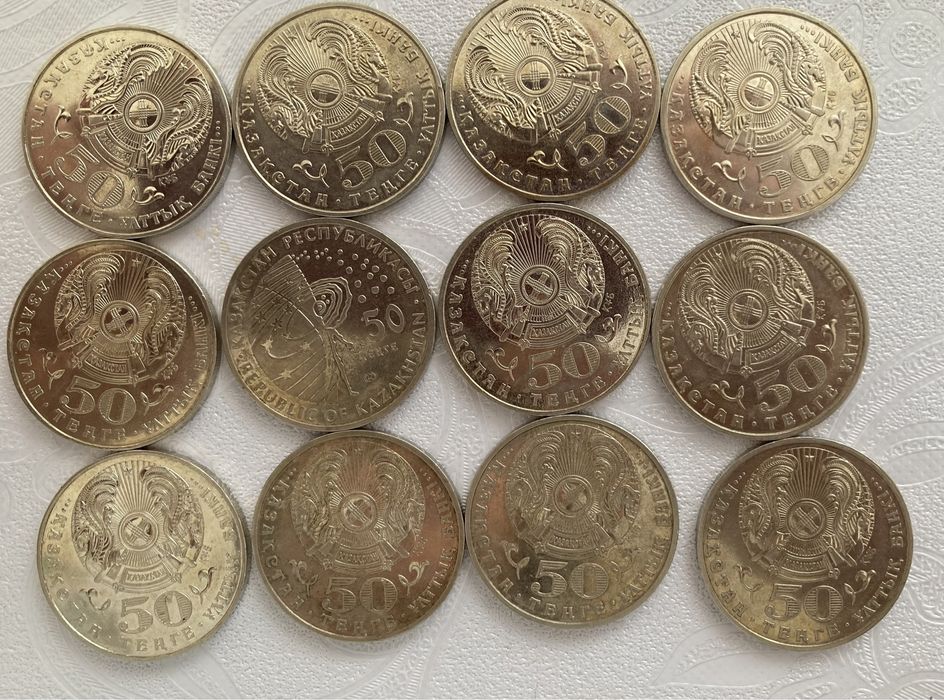 Продам коллекционные монеты -10000 тенге