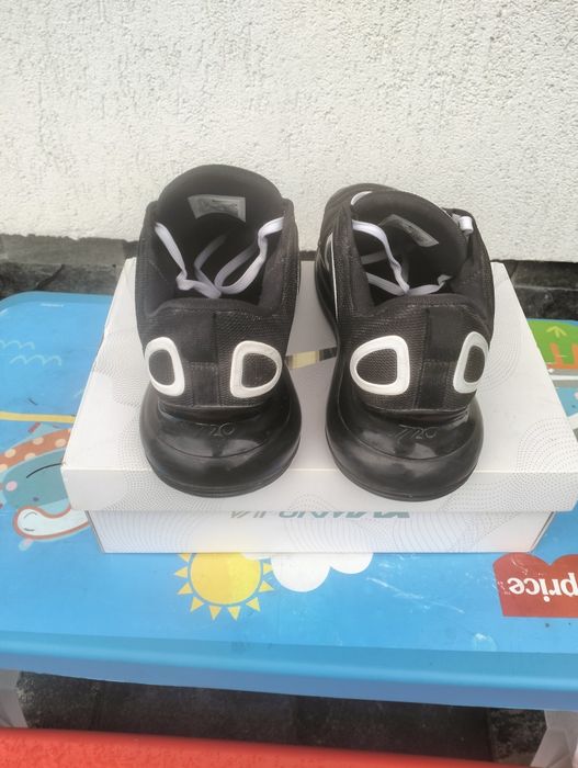 Vând Nike 720  Air Max