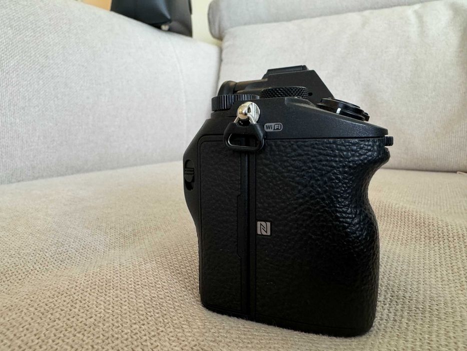 A7III 24.2MP Full-Frame Mirrorless Camera (Тяло)