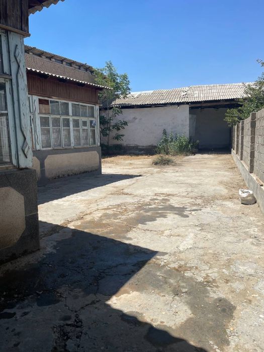 Срочно кирпичнийдан ховли сотилади