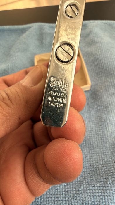 Noble", модел "K.Y.M.A. Excellent Automatic Lighter" запалка