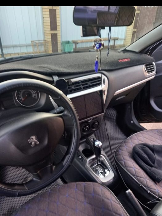 Продам машину Peugeot 301