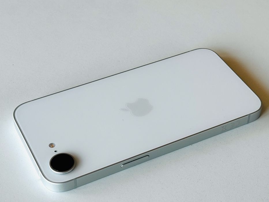 Iphone 16E 128GB White Гаранция 6 месеца