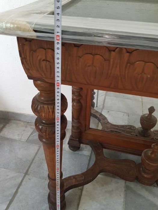 Уникална ръчно резбована дървена мебел с черен гранит и огледало маса