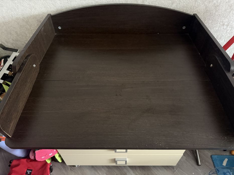 Продам пеленальный столик