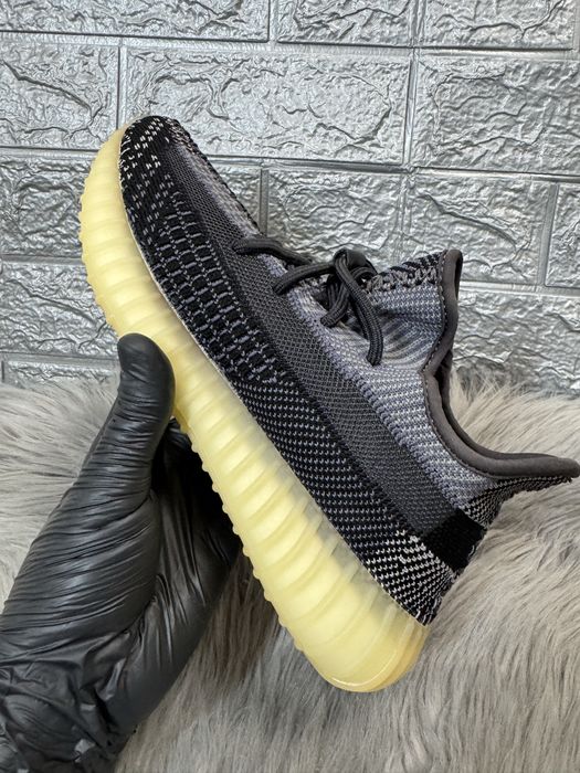 Yeezy 350 v2 Carbon Pk Premium