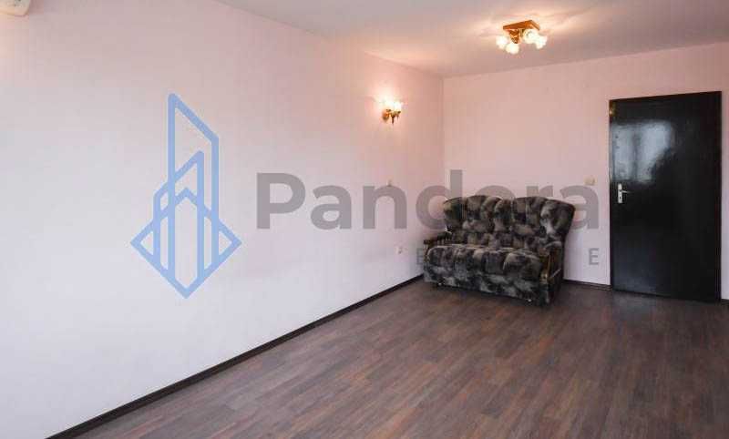 Тристаен апартамент под наем в кв. Редута