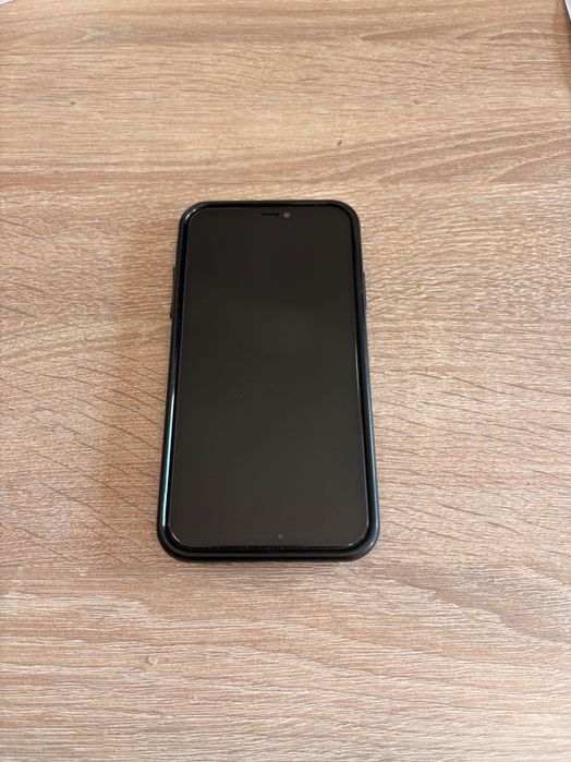 iPhone 11  Работи перфектно