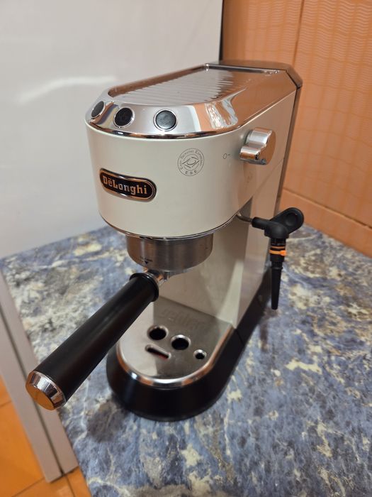 Espressor manual DeLonghi Dedica + râșniță cafea Hairo Skerton + accesorii (tamper, portafiltru, coșuleț)
