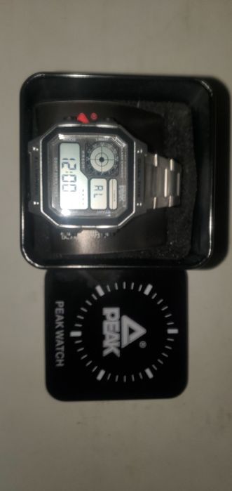 Металлические часы PEAK