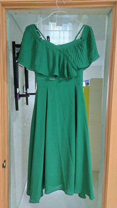 Вечернее зелёное платье