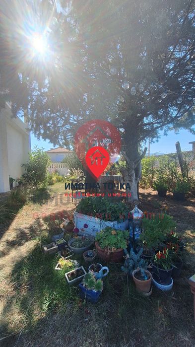 Масивна къща в Долнослав