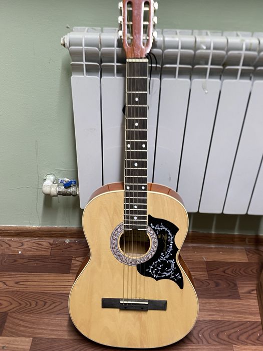 Продам классическую гитару ADAGIO