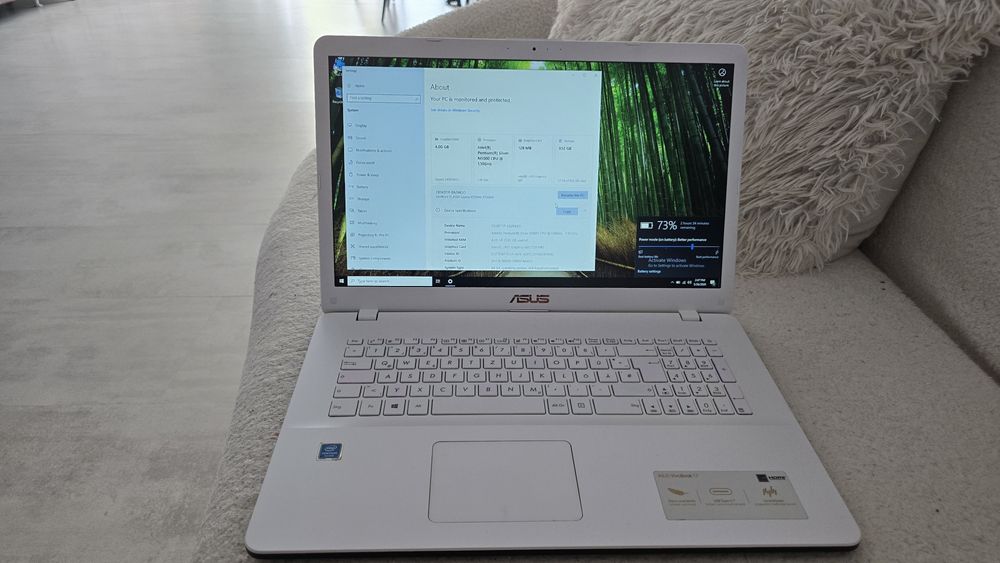 Asus Vivobook 17,intel pentium silver,4 gb ram,1 tb hdd