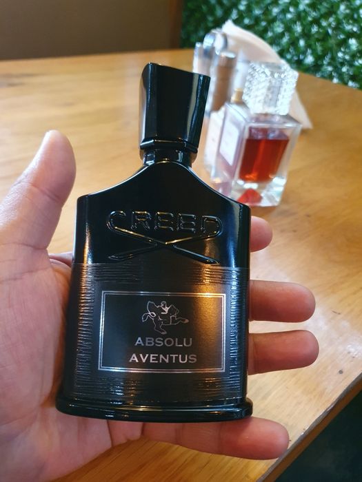 Parfum Creed aventus  absolu modelul nou un parfum deosebit bărbătesc puternic masculin adus din Italia