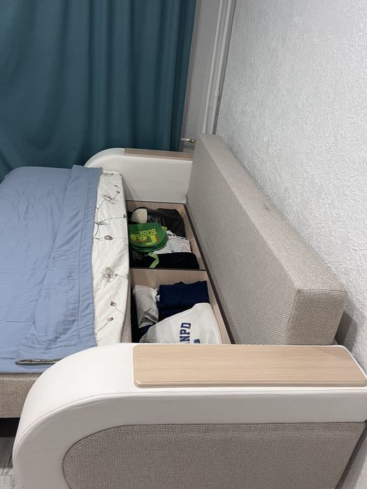 Белый диван для гостиной