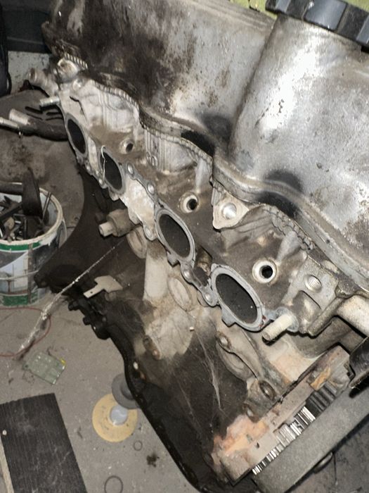 Продам матор карина е 2л