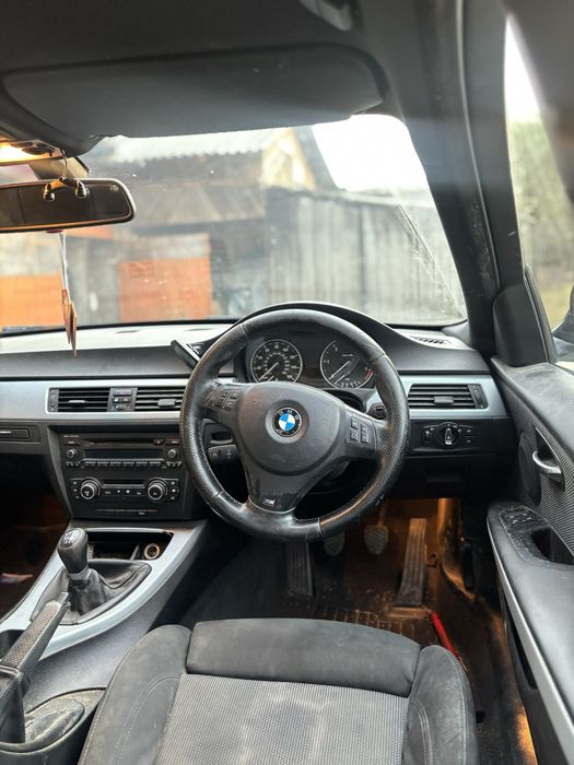 Dezmembrez bmw e90 facelift