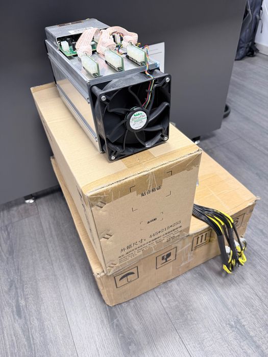 Bitmain Antminer S9-14Th-Нови-Налични Биткойн копачки