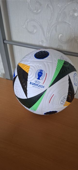 Продам мяч по хорошей цене.