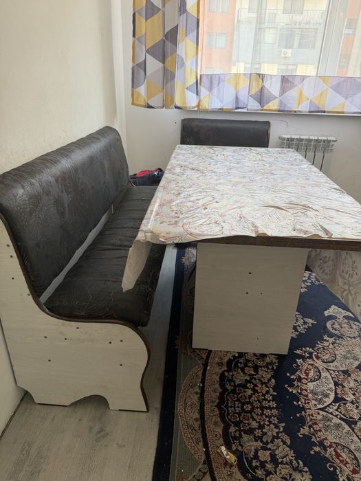 Продам кух стол со стульями