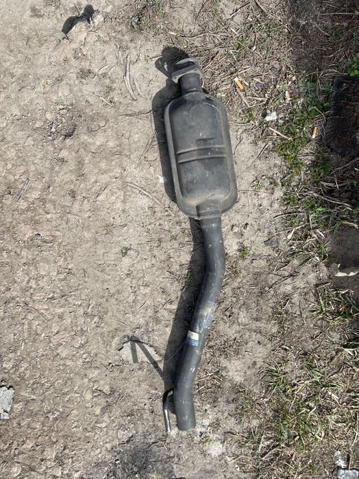 Продам средний глушитель на мерседес