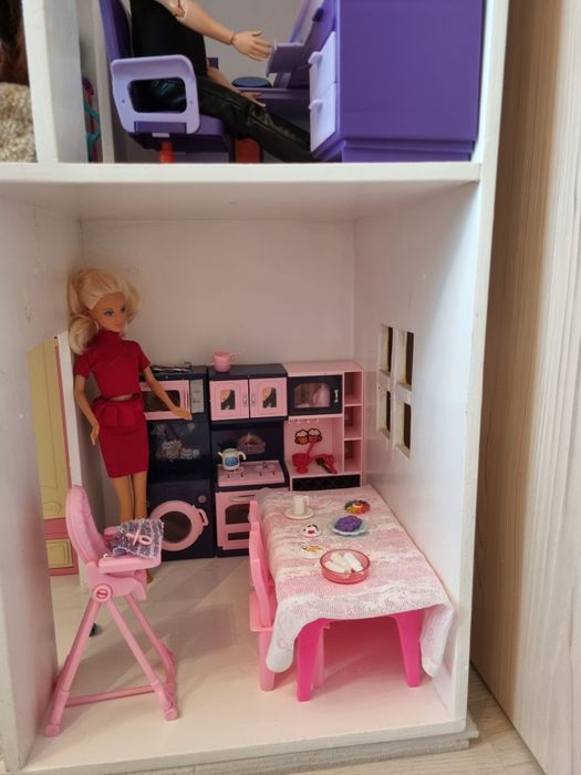 Домик для кукол в идеальном состоянии